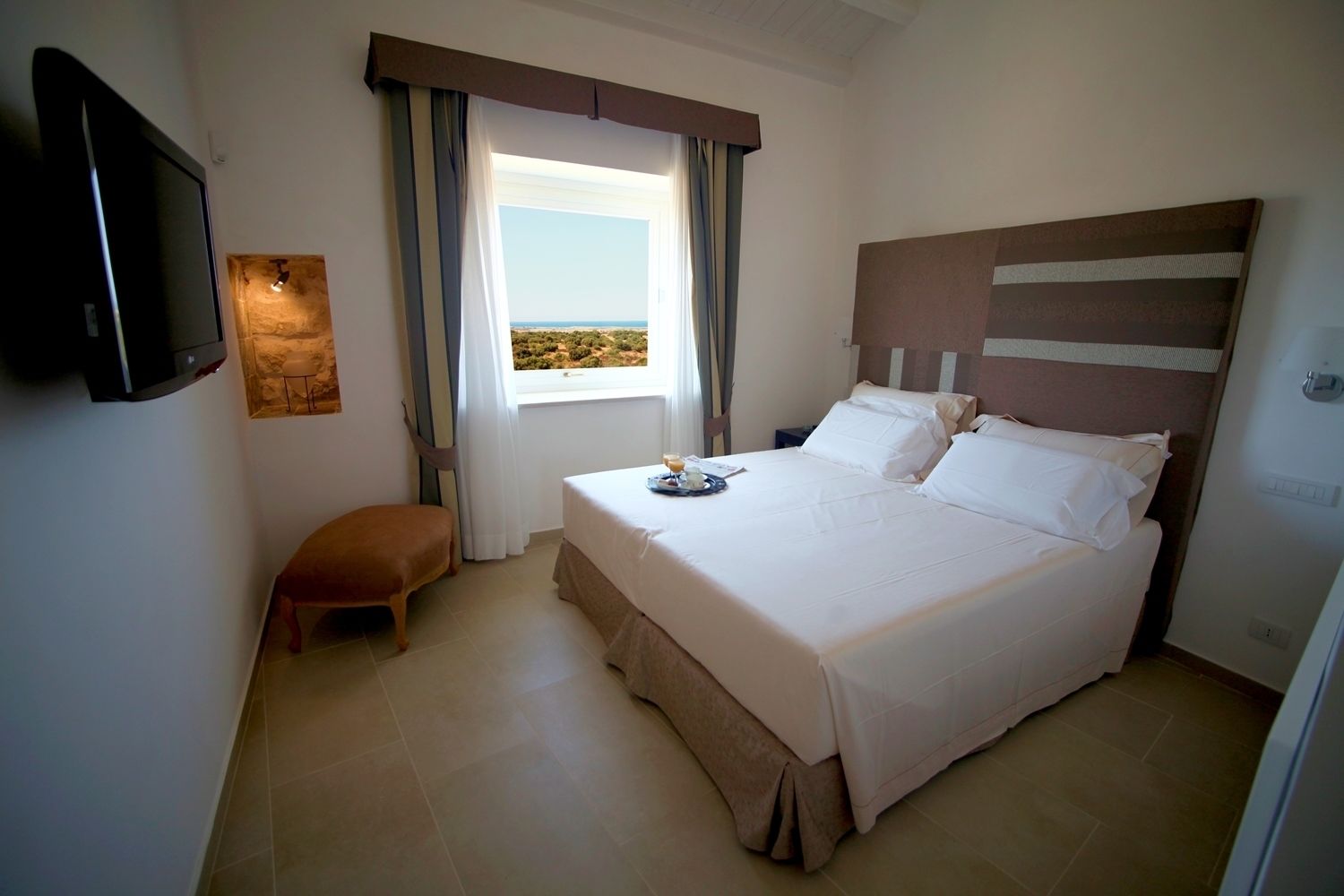 Suite | Living area | TV