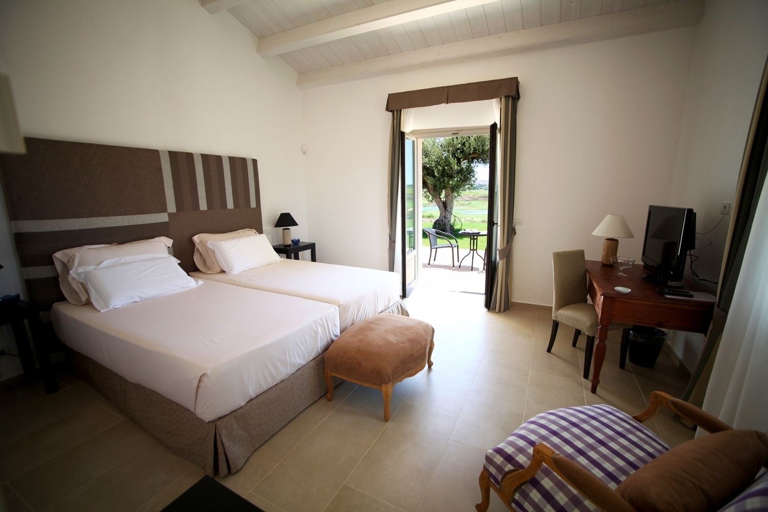 minibar, in-room safe, free wifi