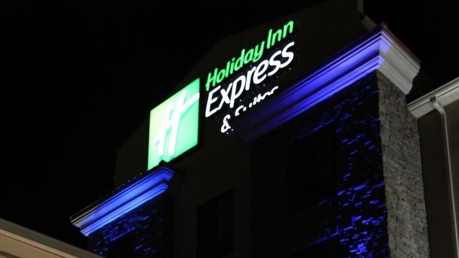 Holiday Inn Express & Suites Huntsville Airport by IHG