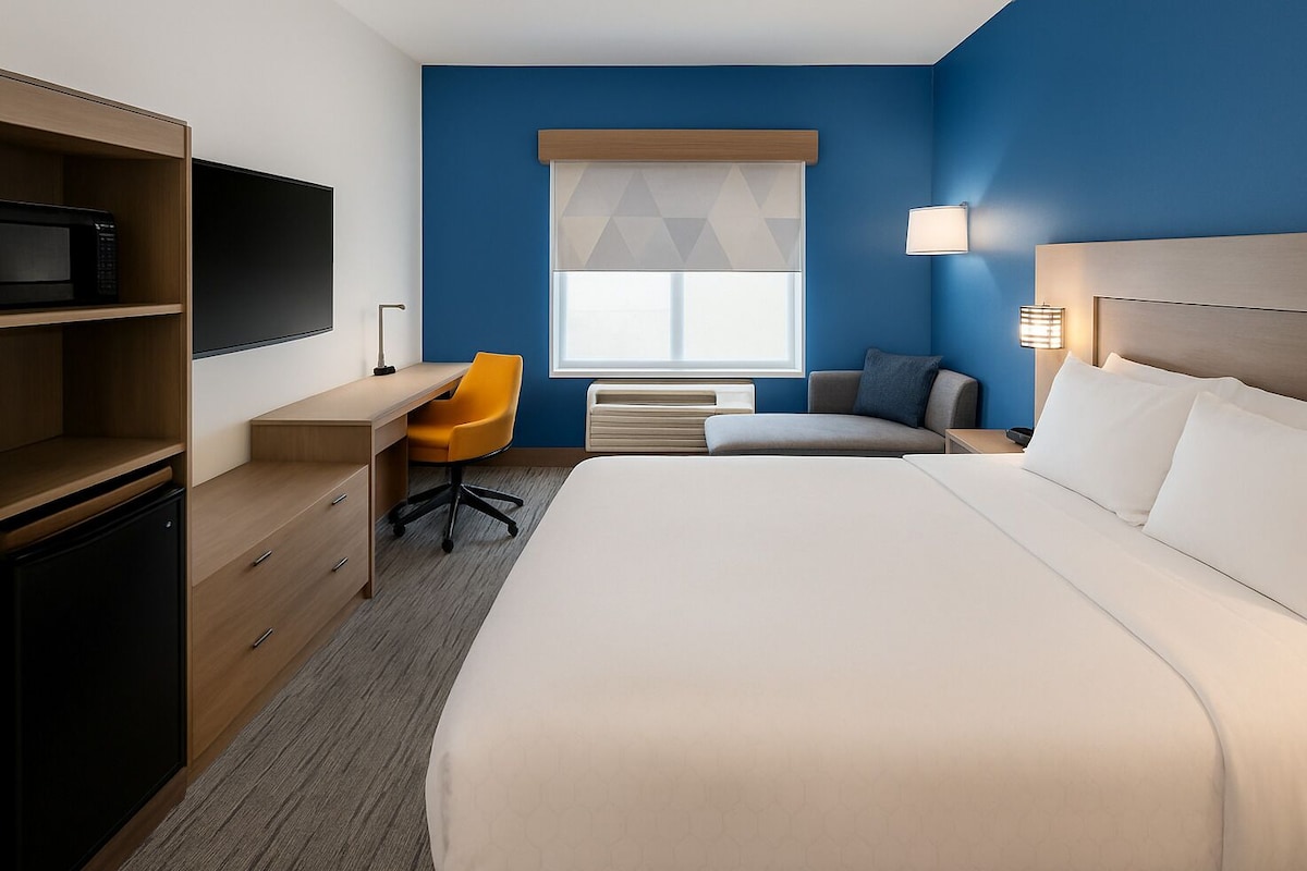 Habitación estándar, 1 cama King size, con acceso para personas discapacitadas (Comm, Roll Shower) | Sábanas de algodón egipcio y ropa de cama de alta calidad