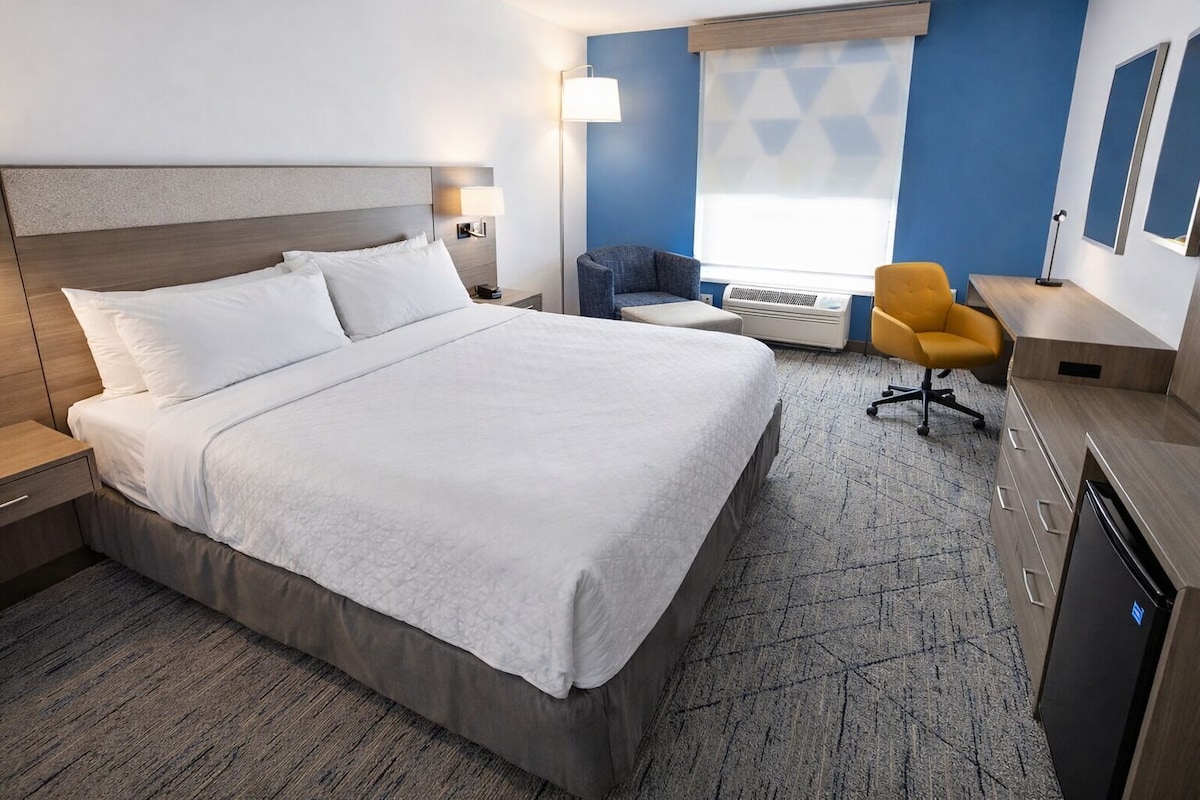 Egyptian cotton sheets, premium bedding, pillow-top beds, desk