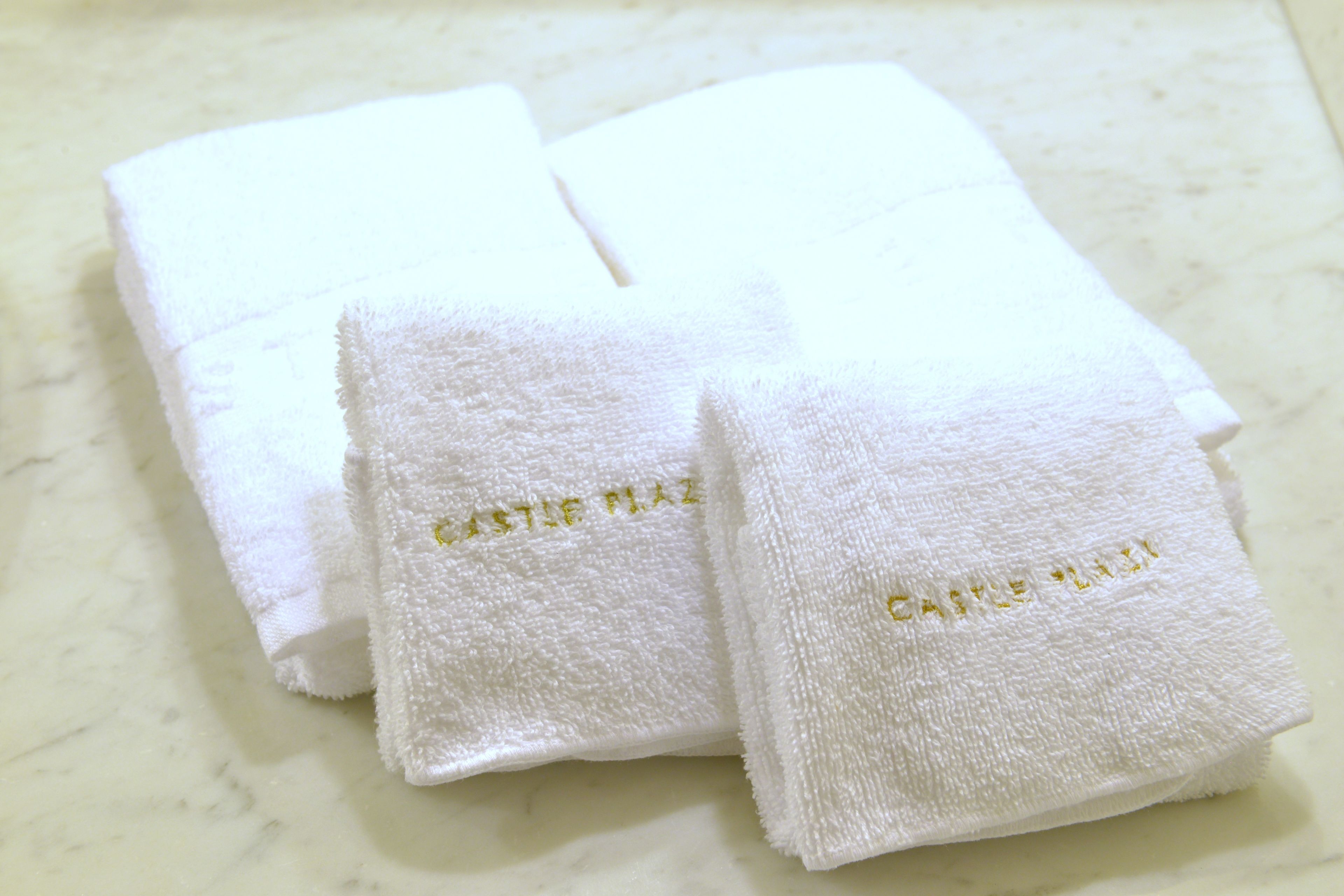 combined shower/bathtub, free toiletries, hair dryer, slippers