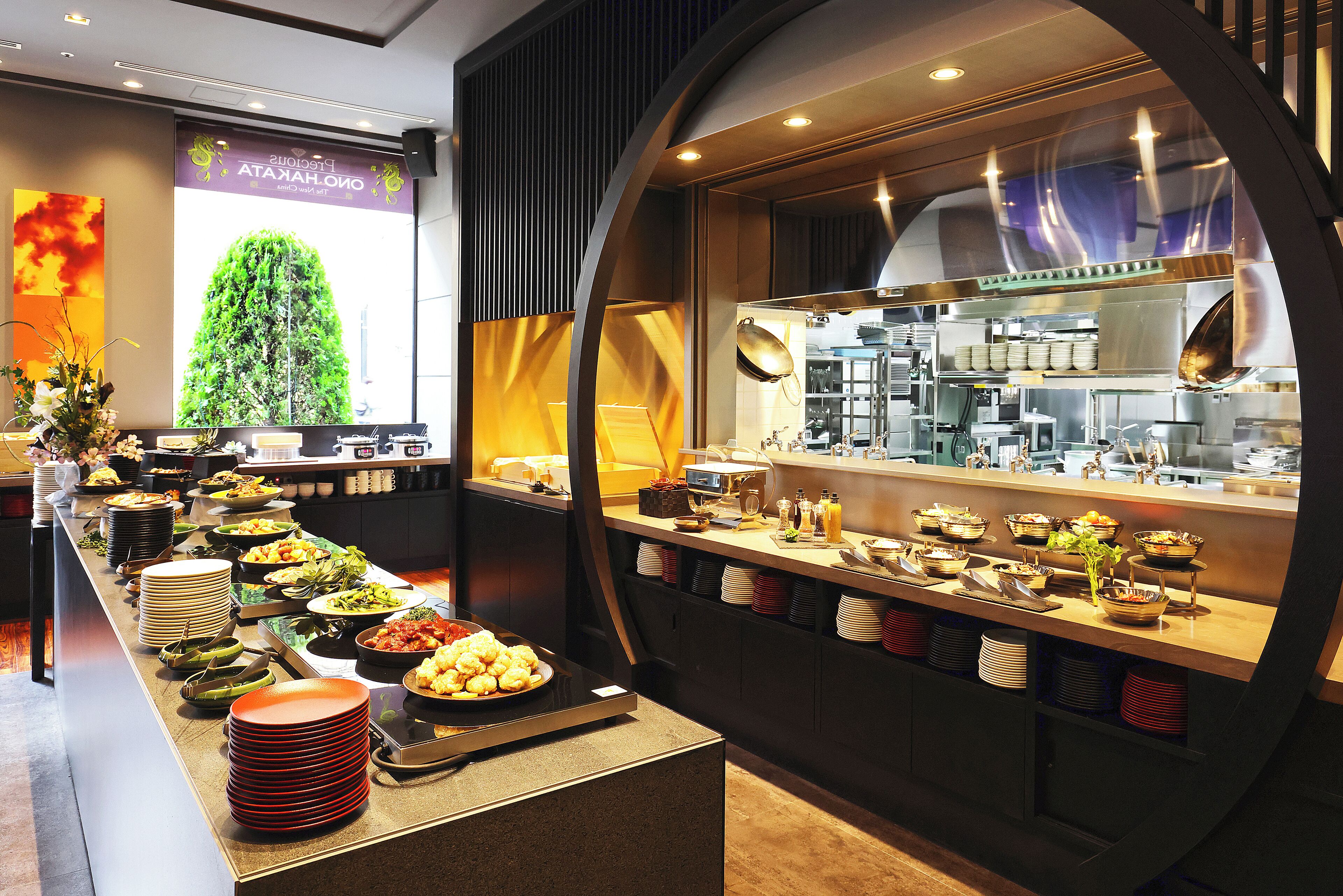 Daily buffet breakfast (JPY 2640 per person)