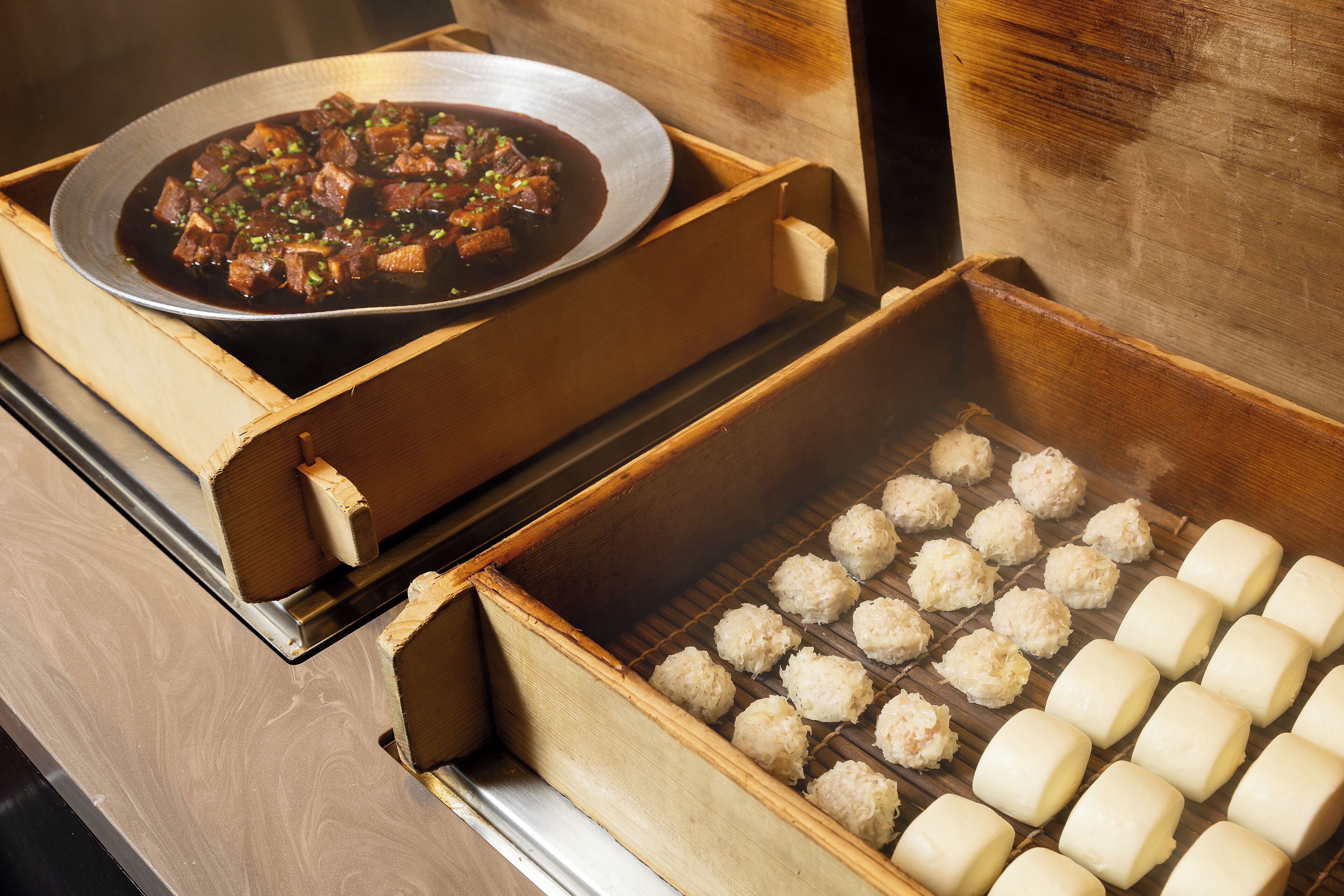 daily buffet breakfast (jpy 2640 per person)