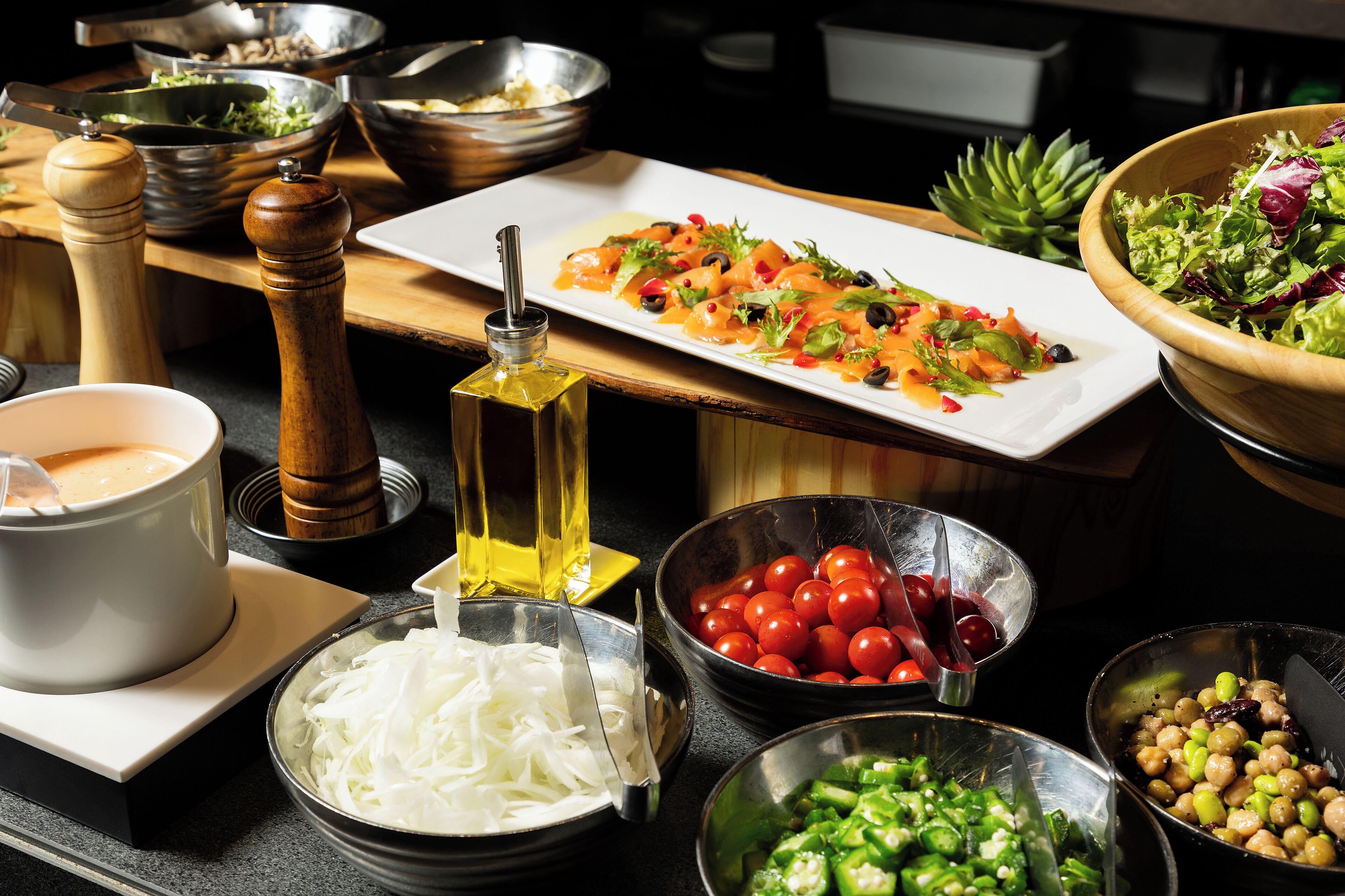 daily buffet breakfast (jpy 2640 per person)