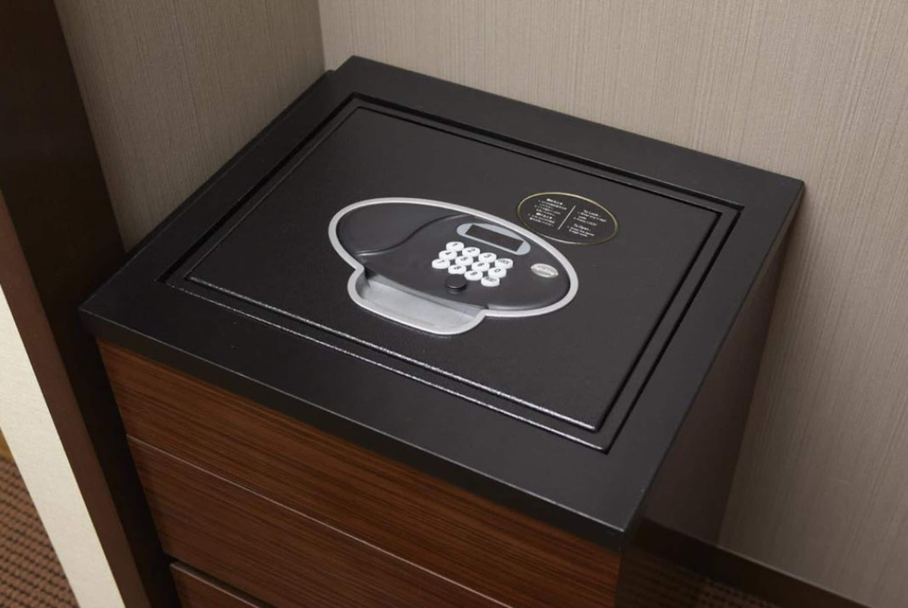 1 bedroom, in-room safe, blackout curtains, soundproofing