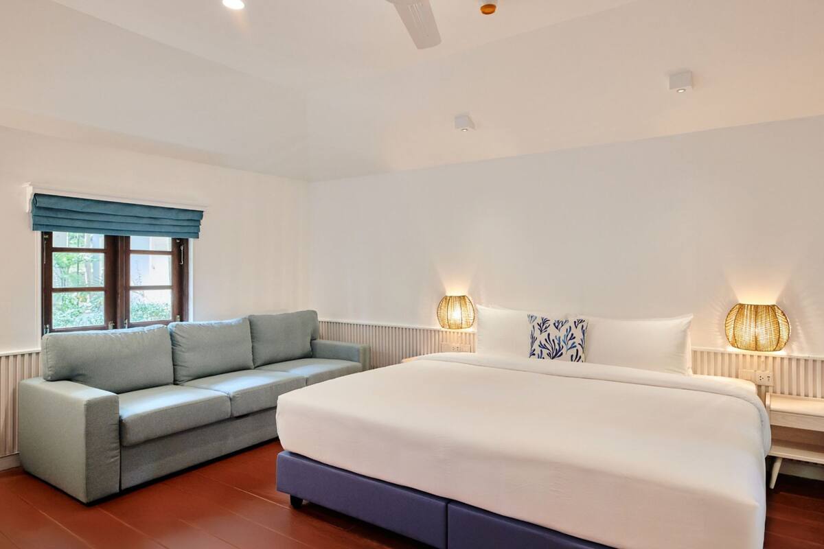 Blackout curtains, free WiFi, bed sheets