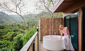 Tree Top Nest Seaview - Deluxe Bungalow with Sea View | Terrasse/Patio