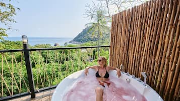 Tree Top Nest Seaview (Deluxe Bungalow with Sea View)