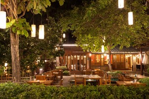 Se sirven desayunos, almuerzos y cenas; cocina internacional