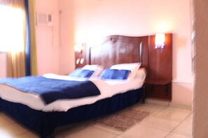 Double Room, Bathtub | Individually furnished, free WiFi - Prestige Hotel (Yaoundé)