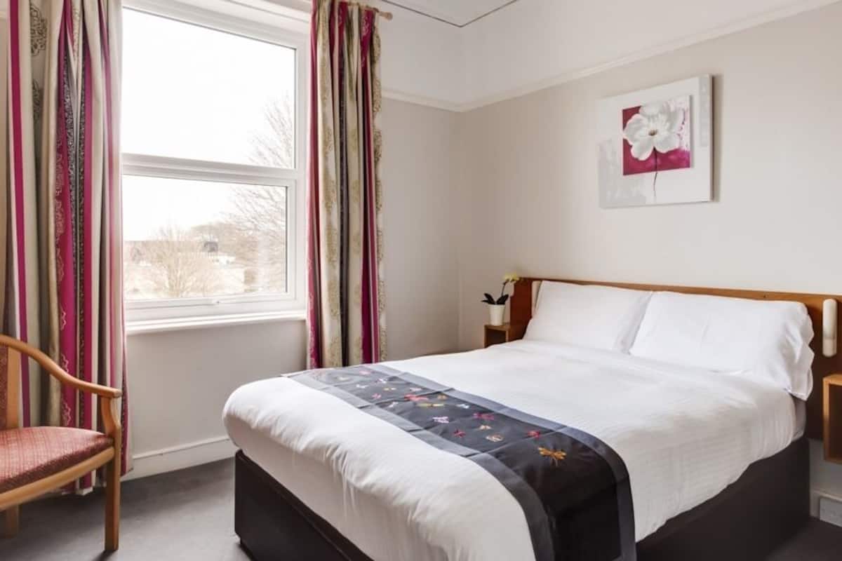 Chambre Double, salle de bains attenante