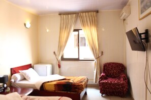 Twin Room | View from room - Hotel Santa Lucia (Yaoundé)