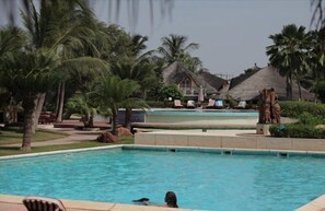 3 outdoor pools, pool umbrellas - La Teranga Hotel & Villas Saly (Mbour)