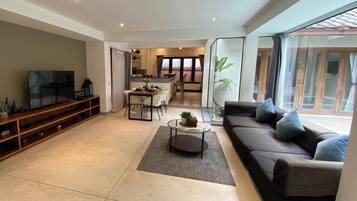 Superior Room | 2 bedrooms, hypo-allergenic bedding, desk, free WiFi