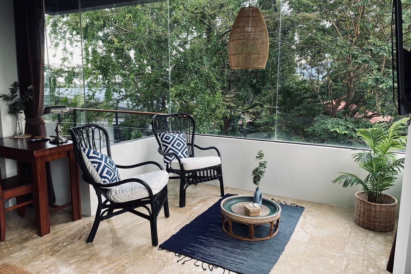 Deluxe Apartment, 1 Bedroom | Hypo-allergenic bedding, desk, free WiFi, bed sheets