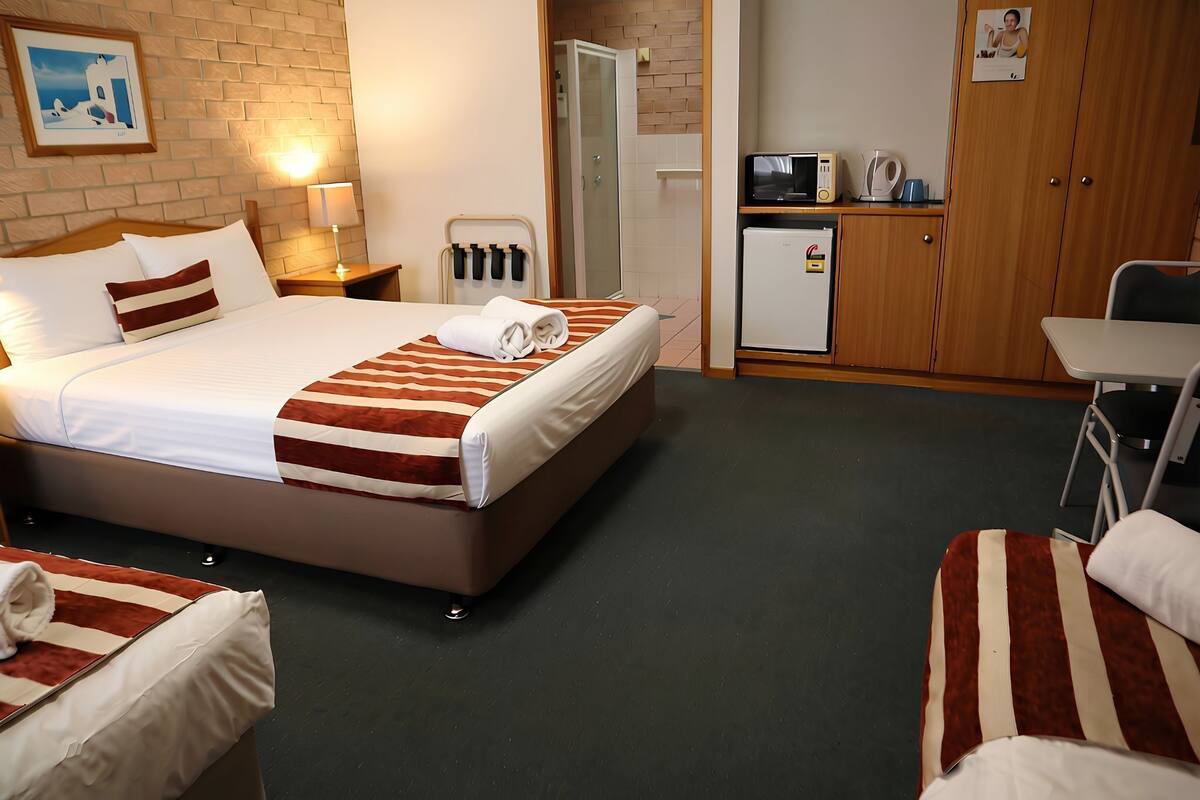 Hochwertige Bettwaren, Tempur-Pedic-Betten, Schreibtisch