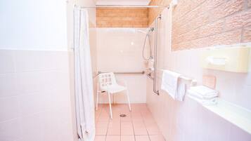 Accessible Twin Room (1 Queen and 1 Single Bed) | Bathroom