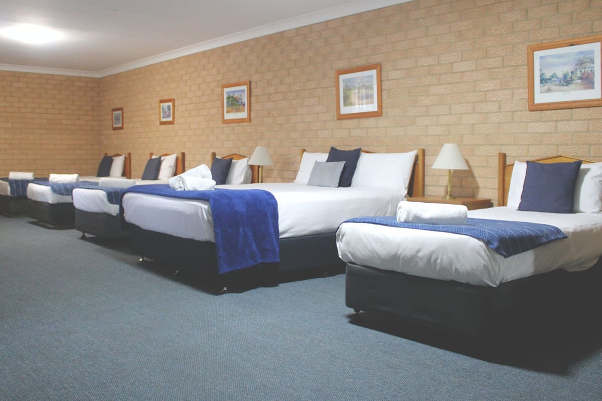 Chambre Familiale (6 People) | Literie de qualité supérieure, matelas Tempur-Pedic, bureau