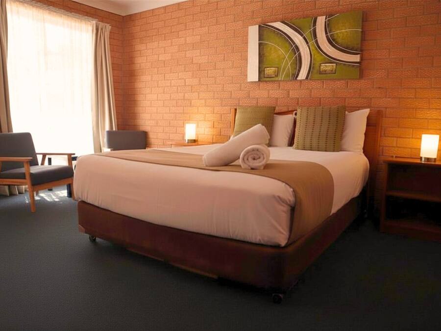 Roupas de cama premium, camas Tempur-Pedic, escrivaninha