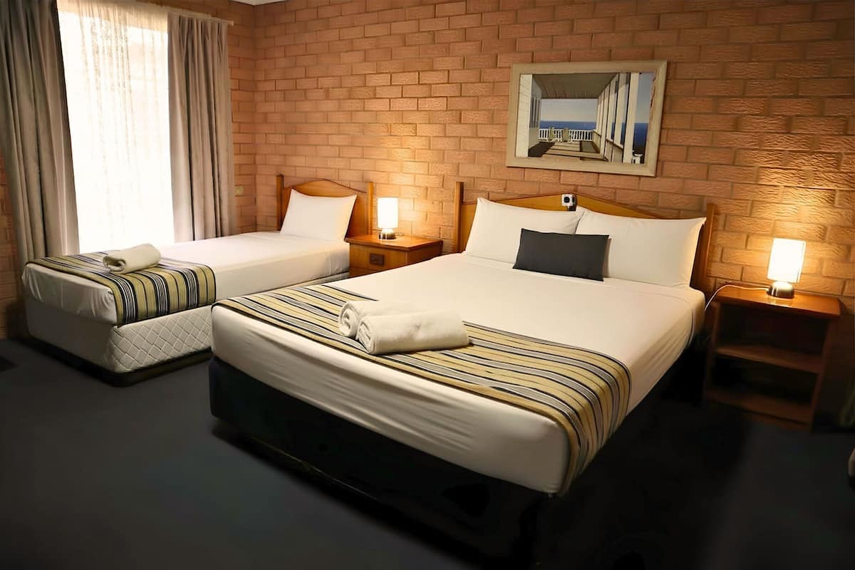 Hochwertige Bettwaren, Tempur-Pedic-Betten, Schreibtisch