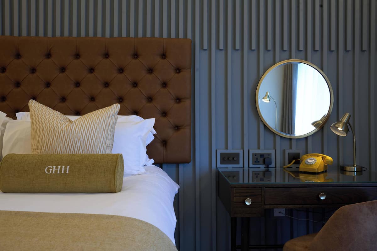 Egyptian cotton sheets, in-room safe, blackout curtains