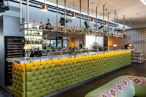 2 restaurants; breakfast, lunch, dinner, and brunch served