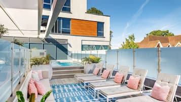 Couples treatment rooms, sauna, steam room, body treatments, mud baths