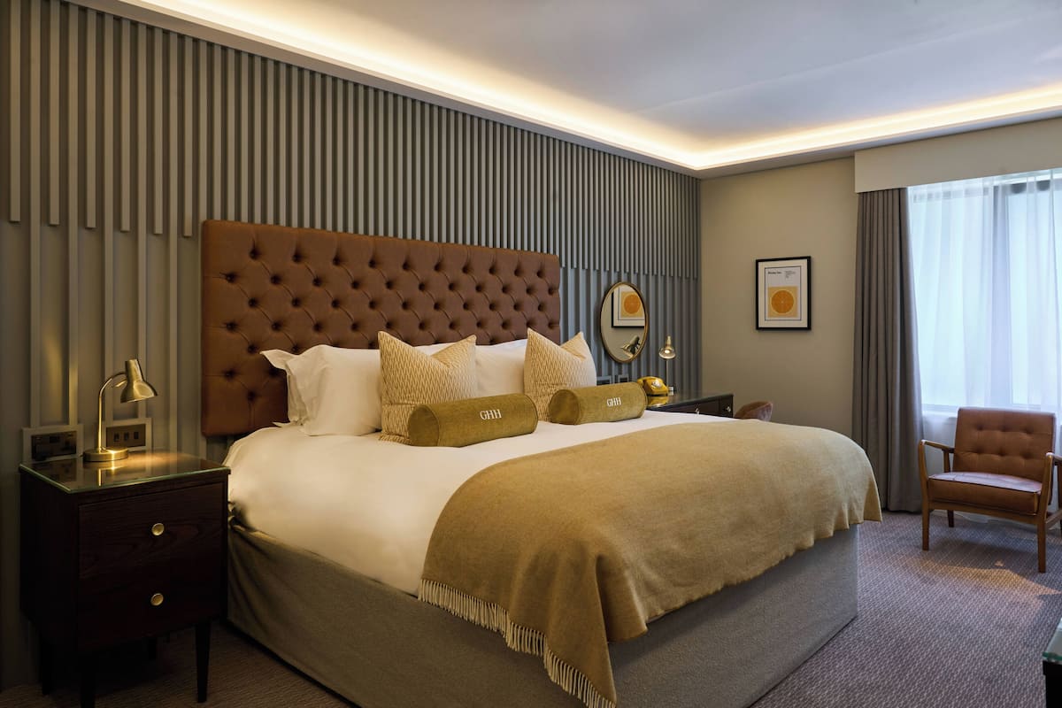Deluxe Room, 1 King Bed (Super) | Egyptian cotton sheets, in-room safe, blackout curtains