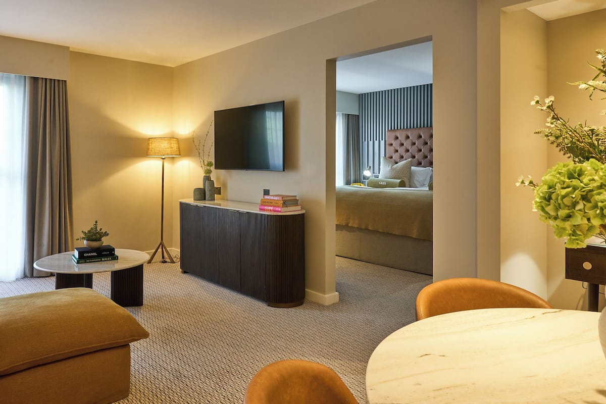 Suíte | Roupas de cama de algodão egípcio, cofres nos quartos, escrivaninha