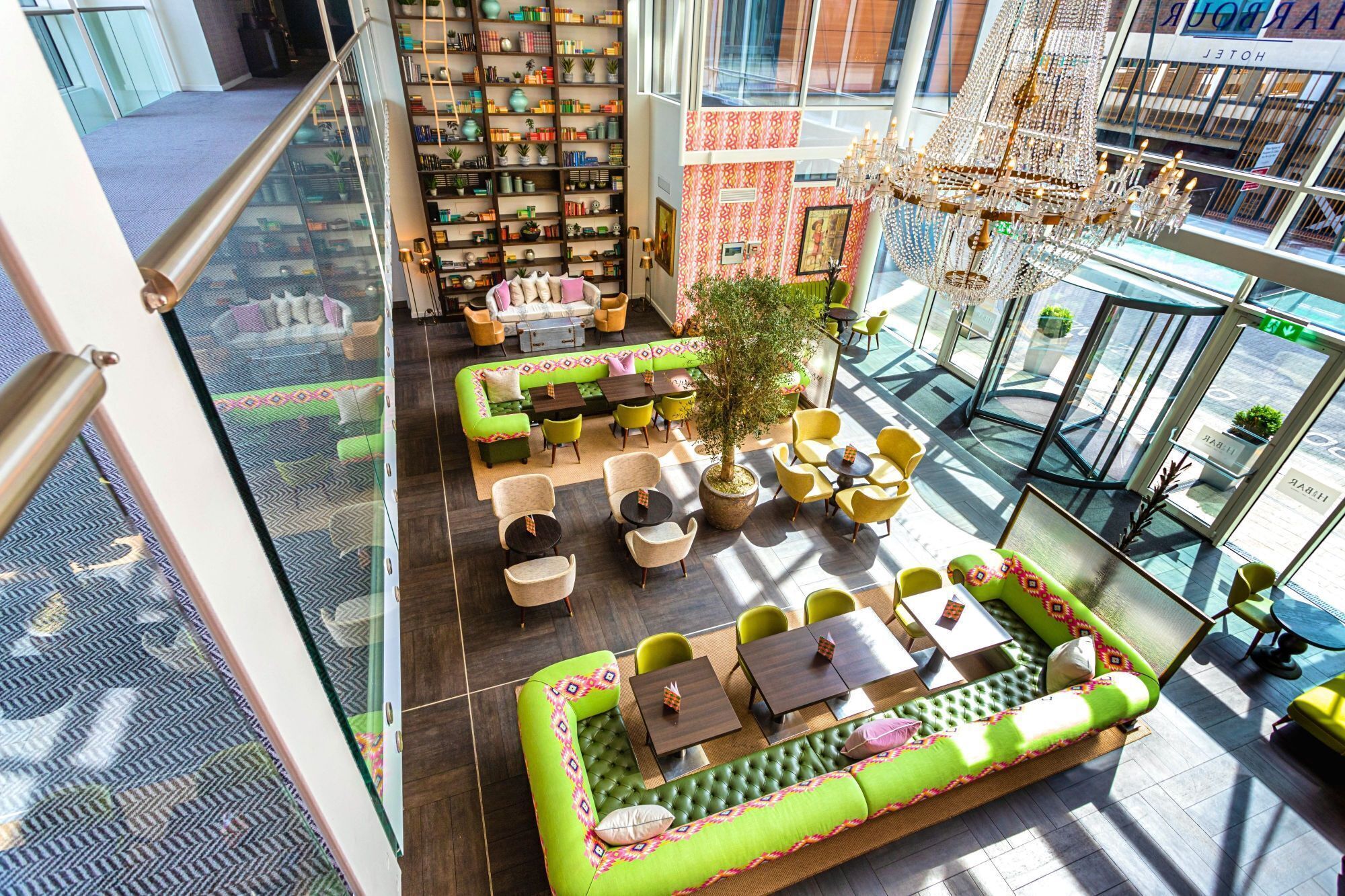 2 restaurants, breakfast, lunch, dinner served; british cuisine