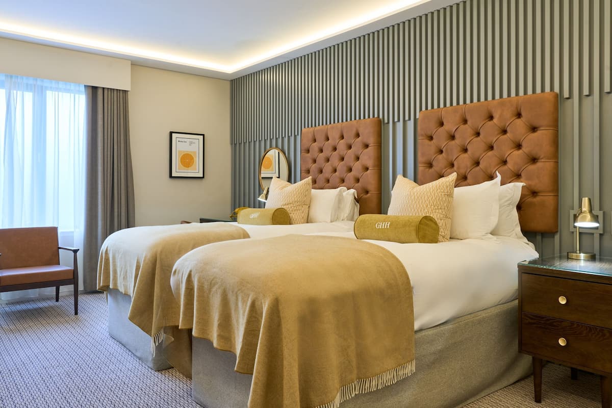 Roupas de cama de algodão egípcio, cofres nos quartos, escrivaninha