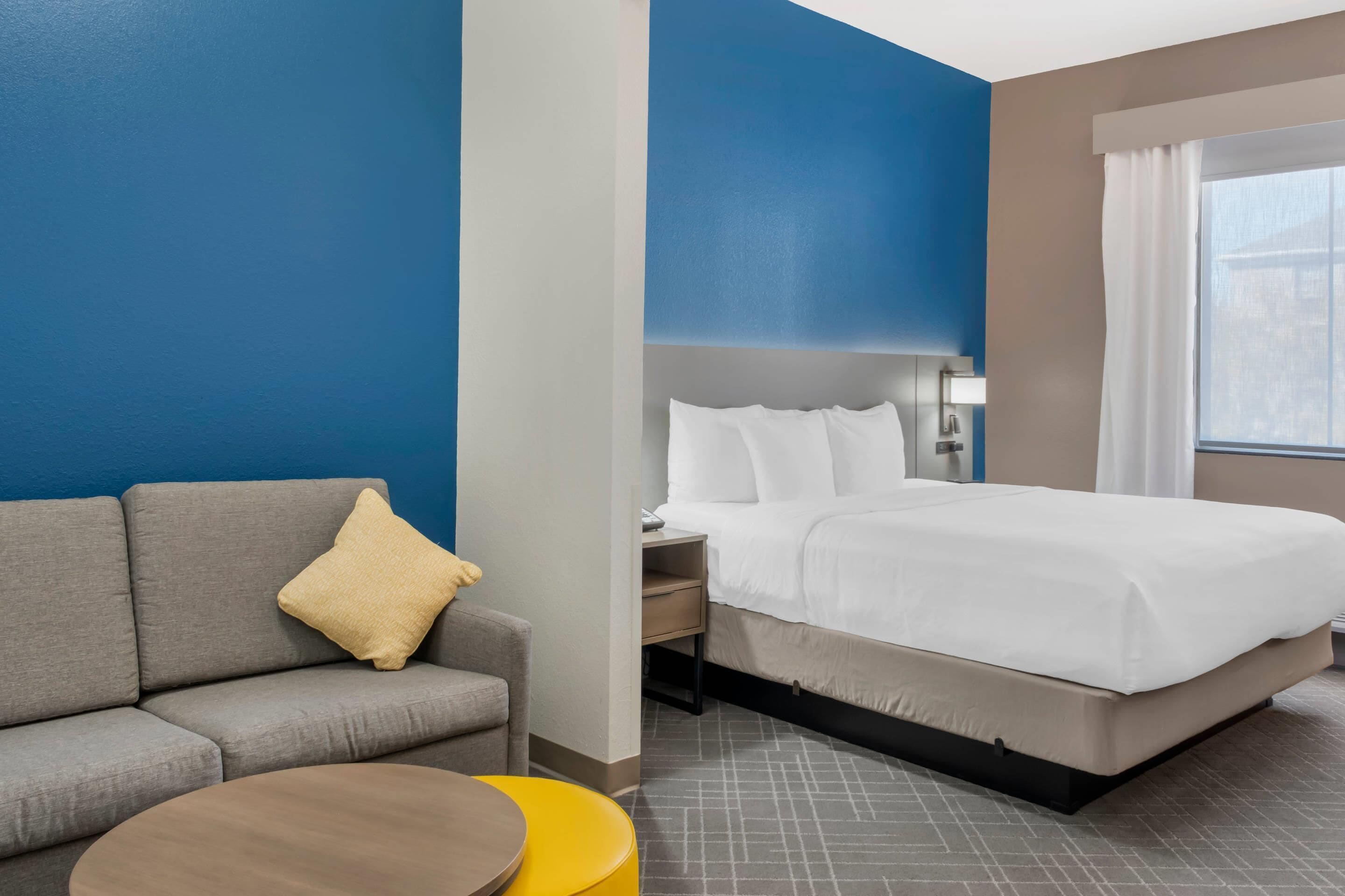 Suite King Non-Smoking | Caja de seguridad en la habitación, escritorio y insonorización 