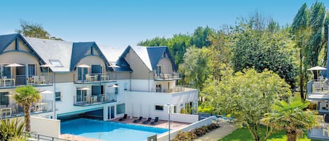 Indoor pool, seasonal outdoor pool, open 10 AM to 7 PM, sun loungers