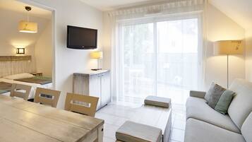 Apartment, 2 rooms, 2/4 persons | Soundproofing, iron/ironing board, free WiFi, bed sheets