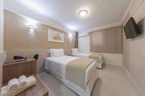 高級雙床房, 1 間臥室 | 迷你吧、客房內保險箱、遮光布/窗簾、免費搖籃/嬰兒床