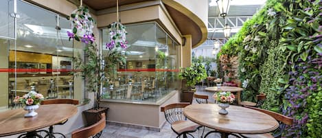 Desayuno buffet incluido todos los días