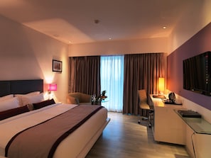 Deluxe Room, 1 King Bed | Egyptian cotton sheets, premium bedding, down duvets, in-room safe