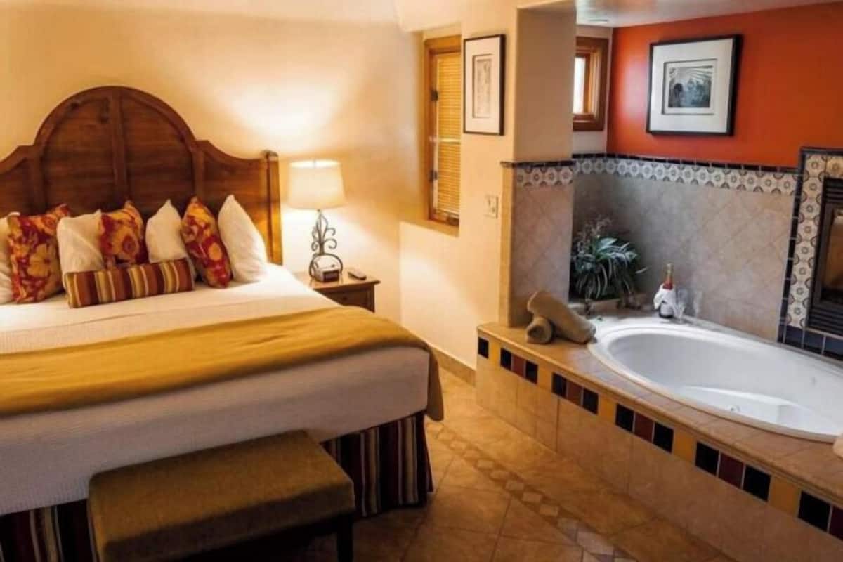 romantic room | 1 bedroom, premium bedding, pillow-top beds, blackout curtains