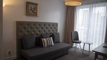 Family Room | In-room safe, desk, soundproofing, free WiFi