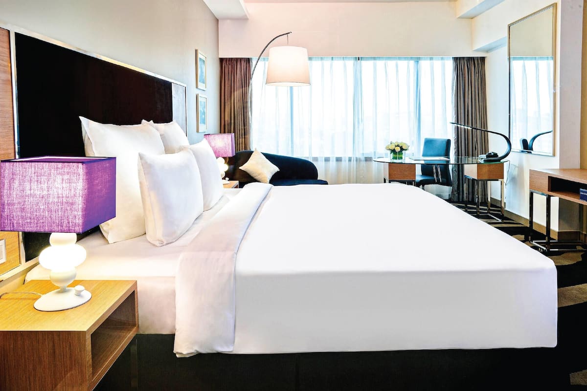 Quarto luxo, 1 cama King | Frigobar, cofres nos quartos, escrivaninha