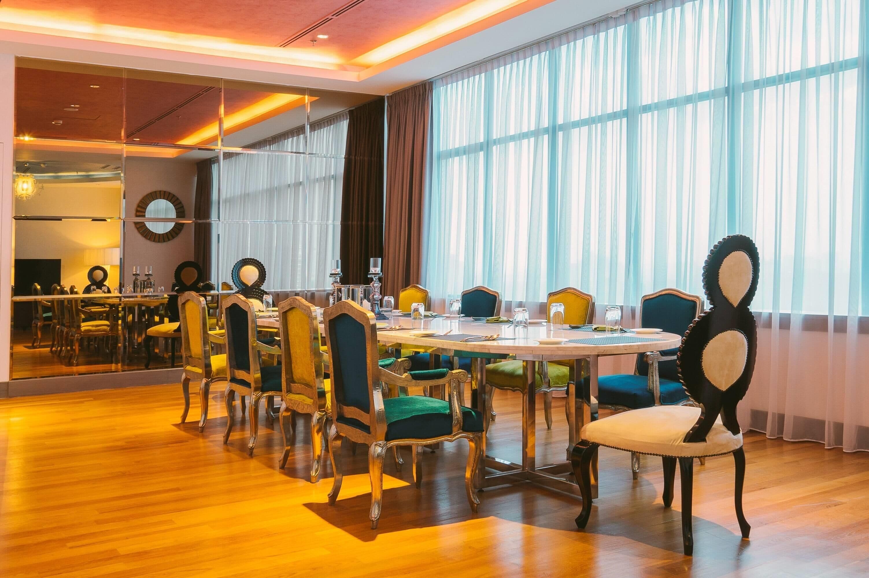 Presidential Suite | Minibar, in-room safe, desk, laptop workspace