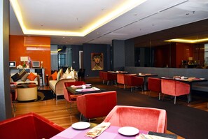 4 restaurants; breakfast, lunch, dinner and brunch served  - Wyndham Grand Bangsar Kuala Lumpur (Kuala Lumpur)