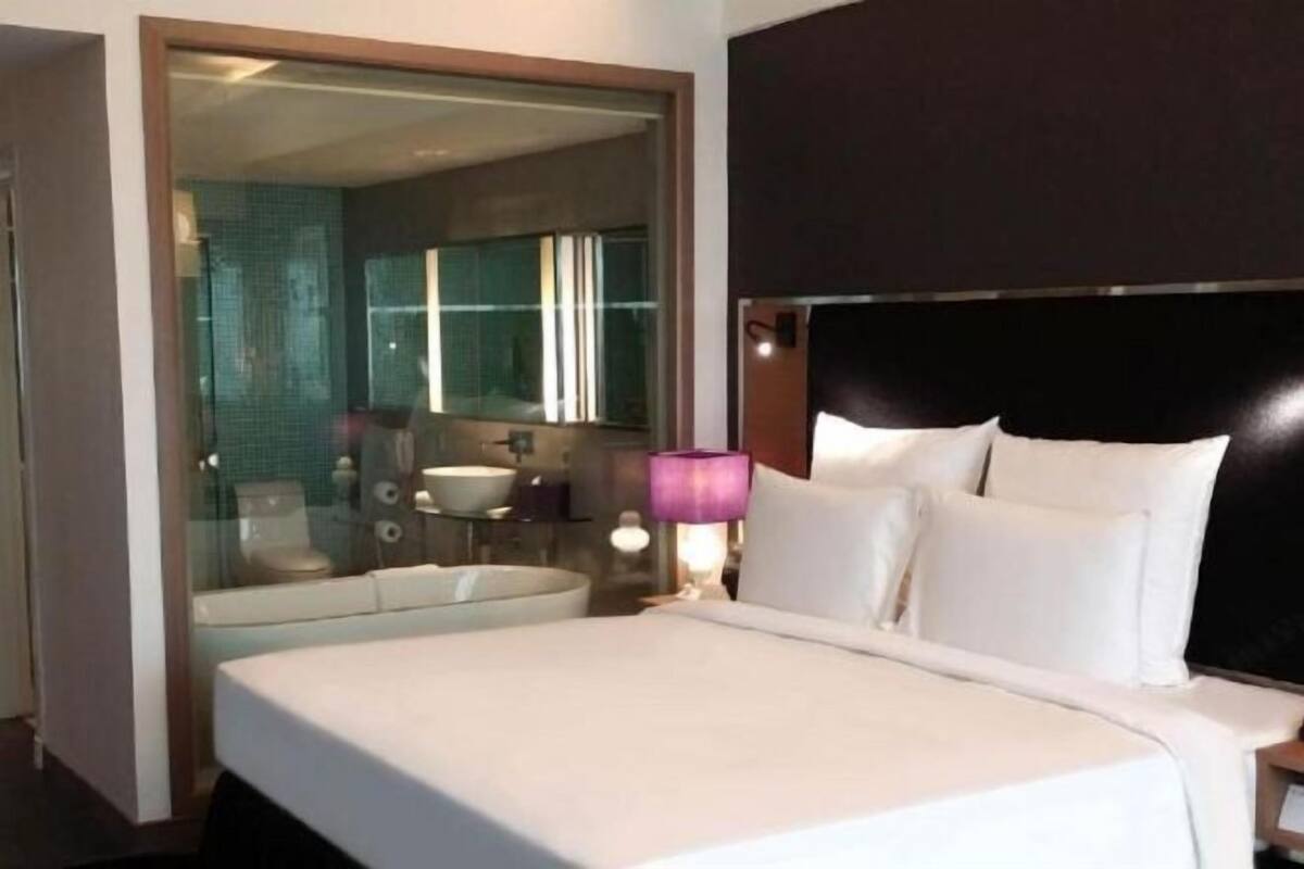 Minibar, két bảo mật tại phòng, bàn