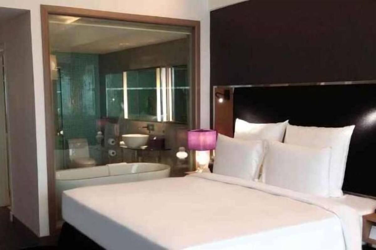 Minibar, két bảo mật tại phòng, bàn