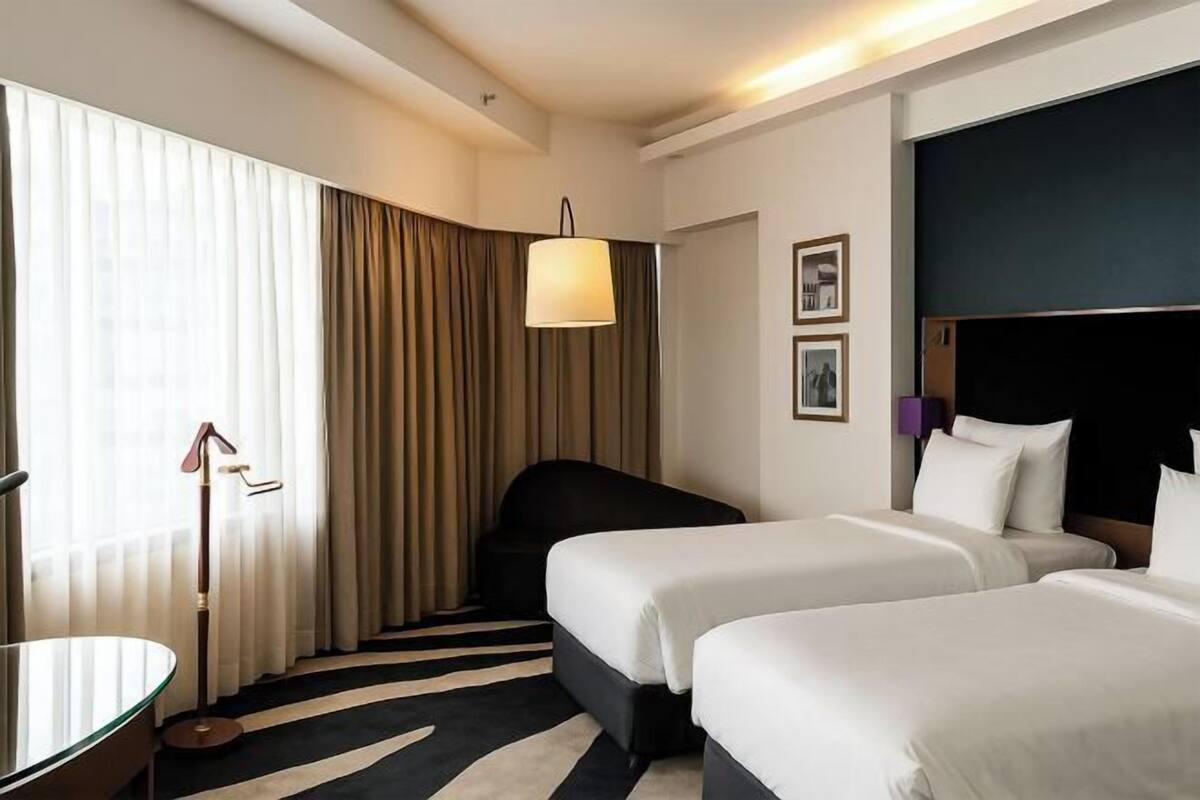 Minibar, két bảo mật tại phòng, bàn