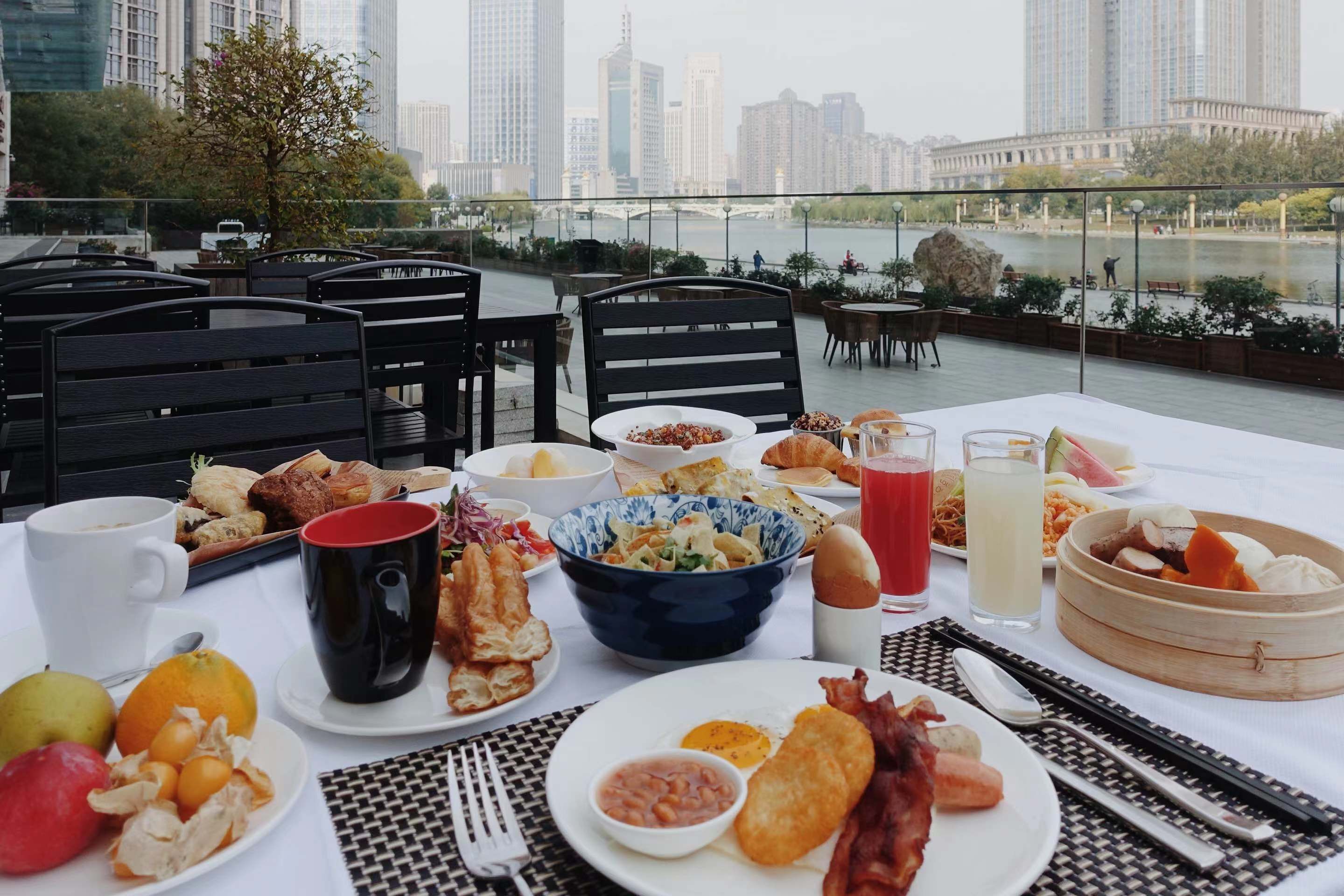 Daily buffet breakfast for a fee