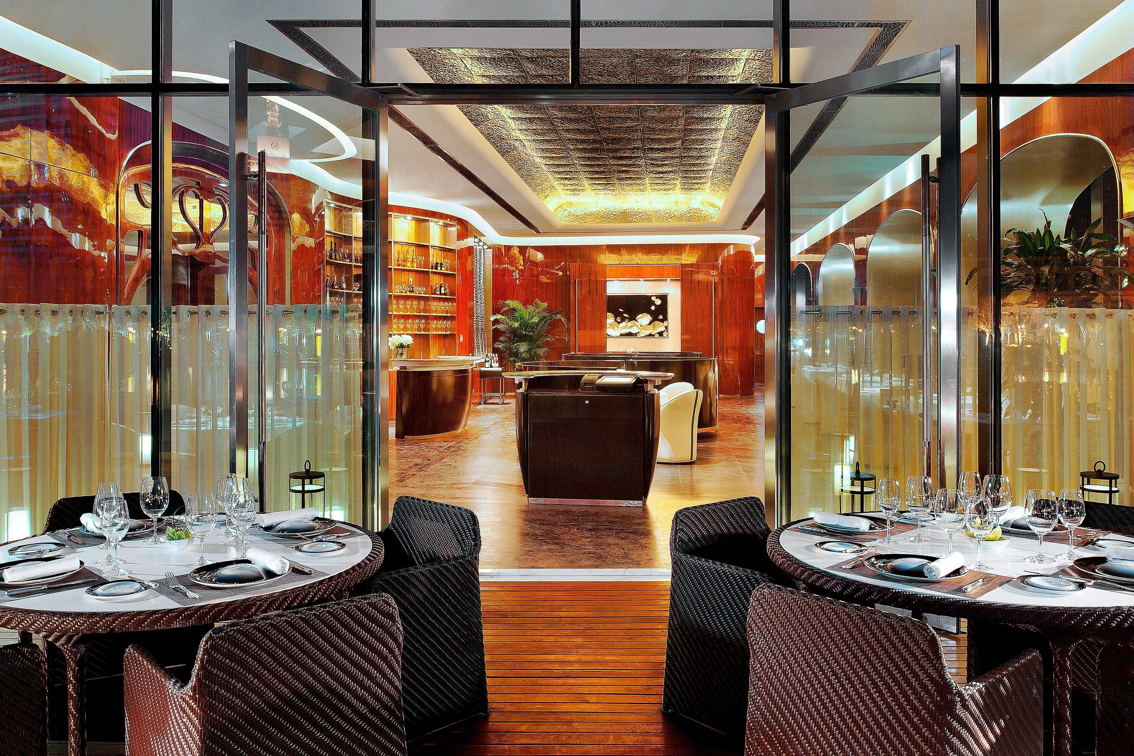 2 restaurants, breakfast, lunch, dinner served; international cuisine