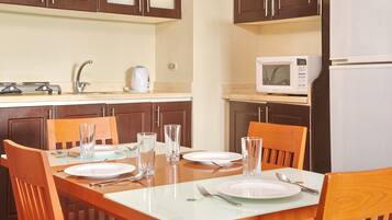 ثلاجة، ماكينة لصنع القهوة/الشاي، غلّاية كهربائية