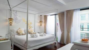 In-room safe, individually decorated, individually furnished, desk